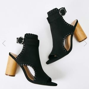 NEW $35 Size 8.5 Cut Out Bootie